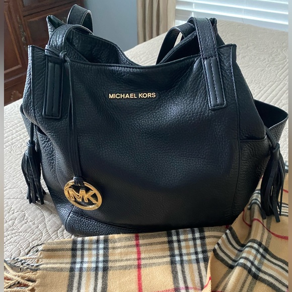 Michael Kors Handbags - Michael Kors Ashbury Black Leather Handbag